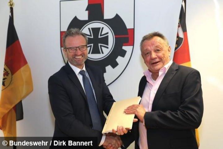 Підписання контракту між Bundesrepublik Deutschland та roda computer GmbH в BAAINBw 02 грудня 2019 року.